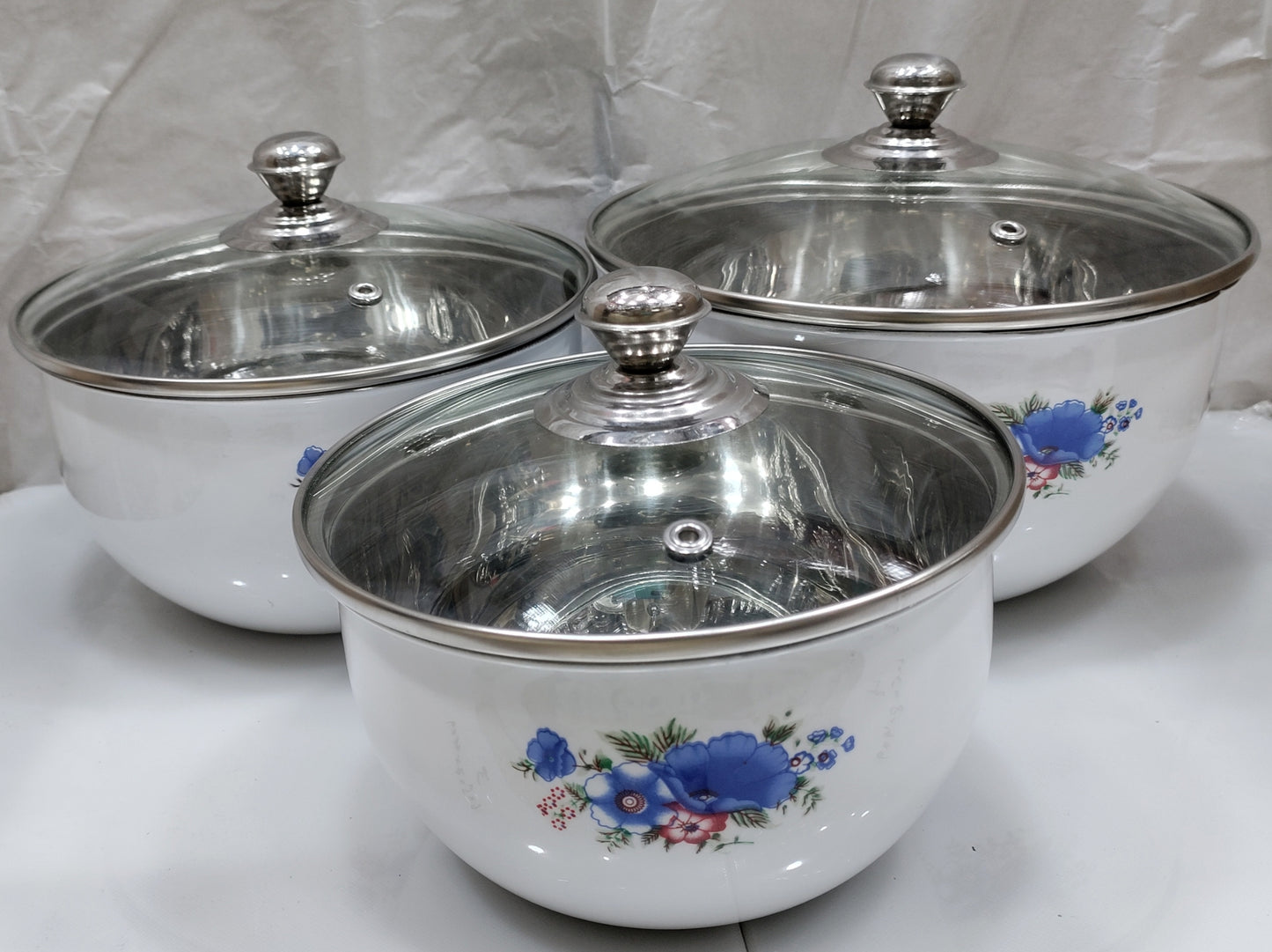 White Serving donga with glass lid stainless steel